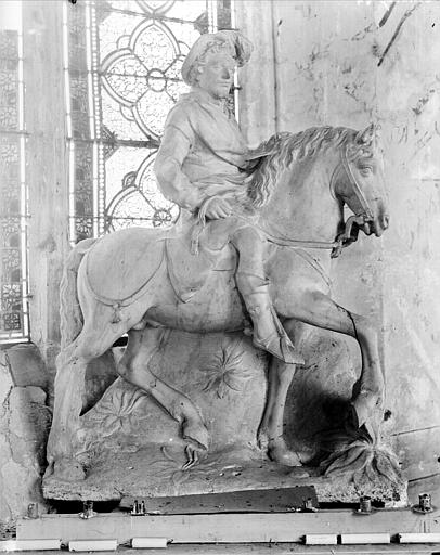 Statue équestre de Saint Gengoult dans l'église de Sormery